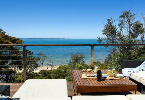 Absolute Beachfront - Accommodation Whitsundays 2