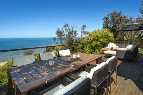 Absolute Beachfront - Accommodation Whitsundays 4
