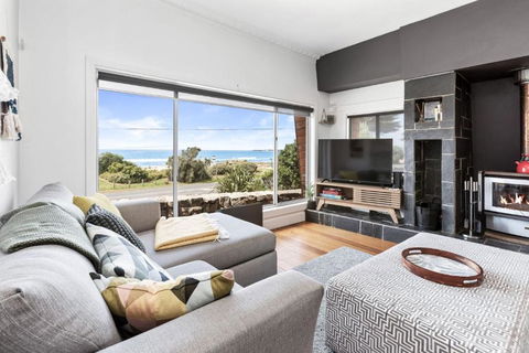 Absolute Beachfront Views Apollo Bay - Accommodation Whitsundays 0