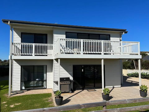 ACACIA - 6 Joy Tce Pets Welcome Outside - Accommodation Whitsundays 0
