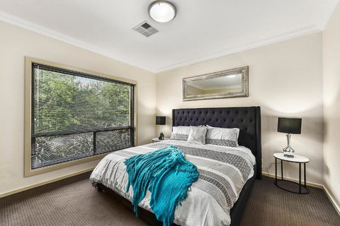 Accommodation On Lansell 1 Being Unit 1 Of 6 Lansell Street - Accommodation Whitsundays 1
