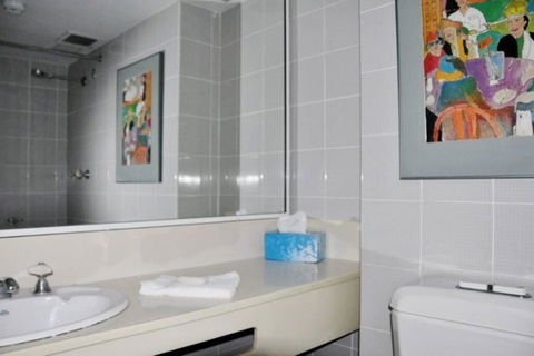 Accommodation Sydney: Hyde Park View 2 Bedroom 1 Bathroom Pet Friendly Apartment - Accommodation Whitsundays 3