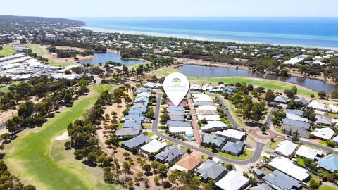 Across The Way, Golf And Beach Heaven - Accommodation Whitsundays 0