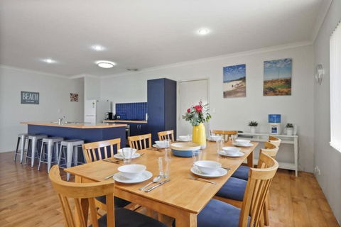 Across The Way, Golf And Beach Heaven - Accommodation Whitsundays 4