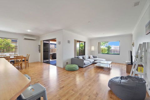 Across The Way, Golf And Beach Heaven - Accommodation Whitsundays 2