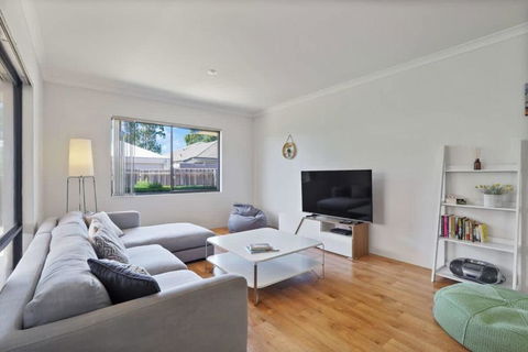 Across The Way, Golf And Beach Heaven - Accommodation Whitsundays 1