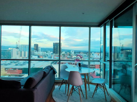 Adelaide Central Skyline Panoramic Suite - Accommodation Whitsundays 4