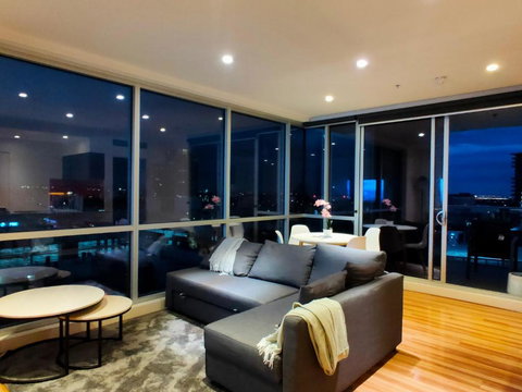 Adelaide Central Skyline Panoramic Suite - Accommodation Whitsundays 1