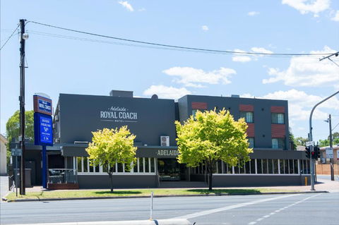 Adelaide Royal Coach - Accommodation Whitsundays 1