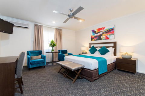 Adelaide Royal Coach - Accommodation Whitsundays 2