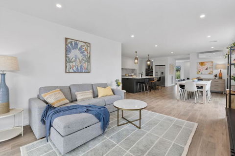 ADELPHI In The Point - Accommodation Whitsundays 2