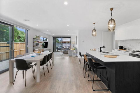 ADELPHI In The Point - Accommodation Whitsundays 3