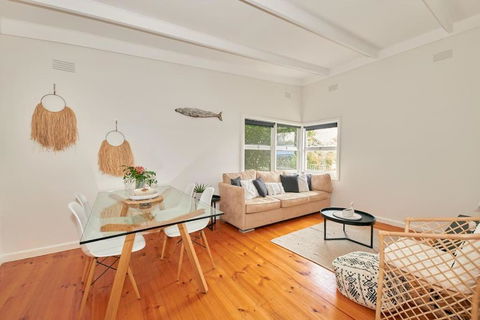 Adorable Beach Shack In The Heart Of Aireys Inlet - Accommodation Whitsundays 0