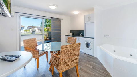 Adrift Apartments - Accommodation Whitsundays 3