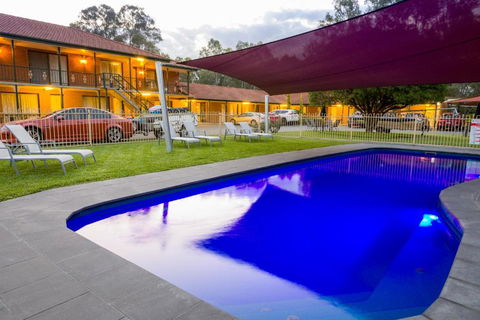 Advance Motel - Accommodation Whitsundays 0