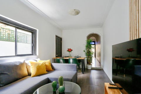 Affordable 2 Bedroom House Surry Hills 2 E-Bikes Included - Accommodation Whitsundays 0