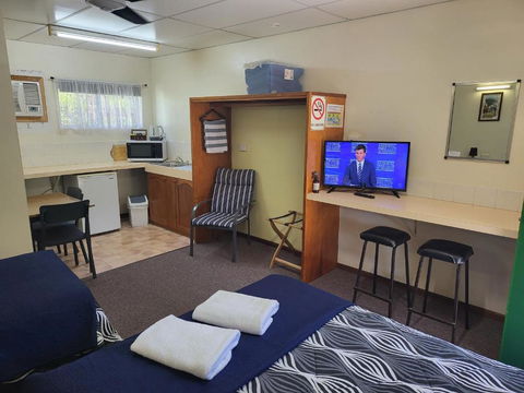 Affordable Gold City Motel - Accommodation Whitsundays 2