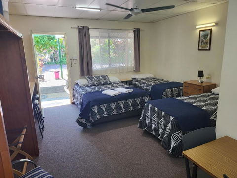 Affordable Gold City Motel - Accommodation Whitsundays 1