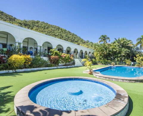 AFFORDABLE ISLAND ESCAPE! Queen Studio, Nelly Bay - Accommodation Whitsundays 0