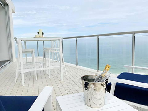 Air On Broadbeach Beachfront 2Level Stunning Apartment With 180 Degree Views - Accommodation Whitsundays 4