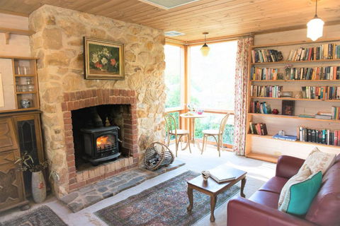 Adelaide Hills Camellia Cottage Wifi - Accommodation Whitsundays 0