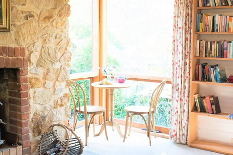 Adelaide Hills Camellia Cottage Wifi - Accommodation Whitsundays 1