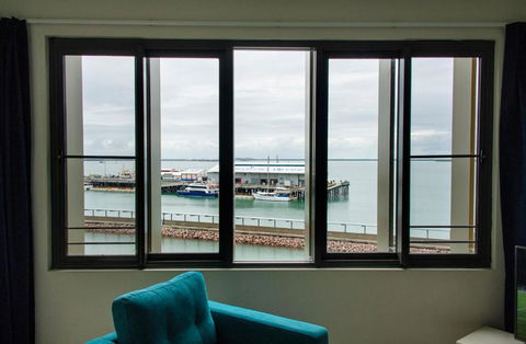 Absolute Waterfront - Tropical Sunrise Apartment Over The Water - Accommodation Whitsundays 3