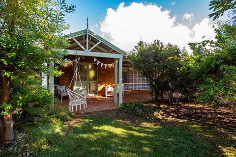 A Fairy Wren Cottage - Accommodation Whitsundays 0