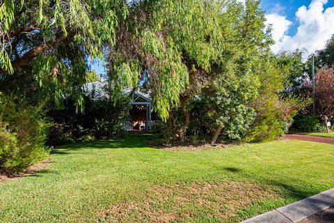 A Fairy Wren Cottage - Accommodation Whitsundays 1
