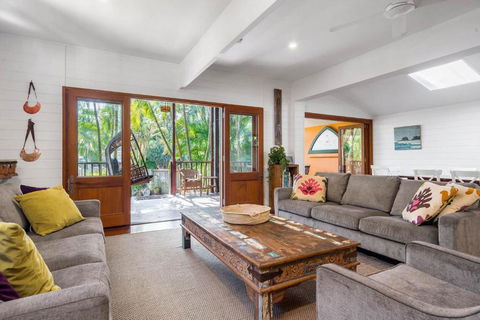 A Perfect Stay - Longhouse - Accommodation Whitsundays 1