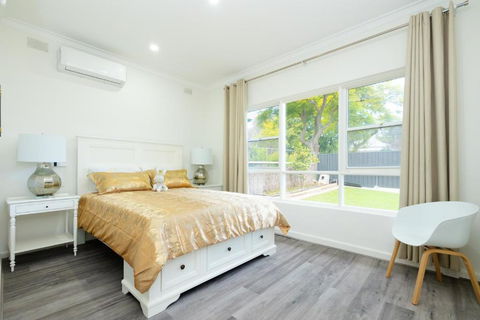 Adelaide Escape And Business-3Bath Full Kitchen Fast Wifi 3TV-for Large Families And Group - Accommodation Whitsundays 1