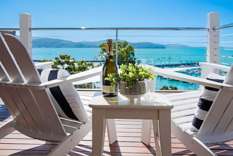A Point Of View - Accommodation Whitsundays 0