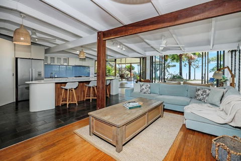 Absolute Beachfront House With Private Pool - Accommodation Whitsundays 1