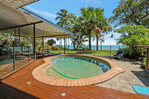Absolute Beachfront House With Private Pool - Accommodation Whitsundays 3