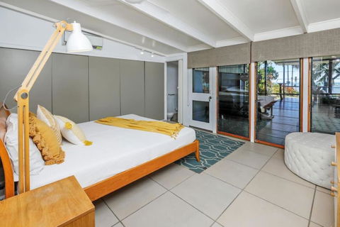Absolute Beachfront House With Private Pool - Accommodation Whitsundays 4
