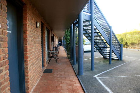 Admiral Motor Inn - Accommodation Whitsundays 4