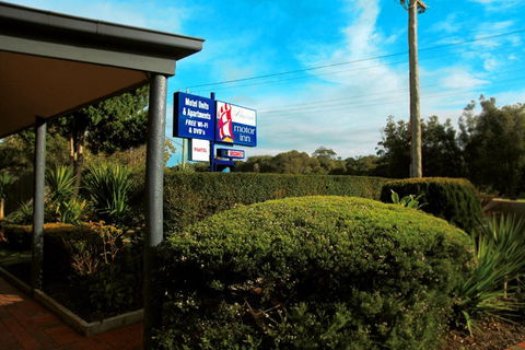 Admiral Motor Inn - Accommodation Whitsundays 1
