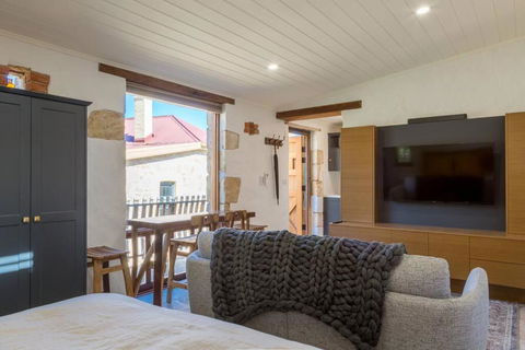A Romantic Uraidla Studio - Accommodation Whitsundays 1