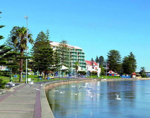 A-The Entrance Private Water Front 1 Bedroom Appartment At The Oaks - Accommodation Whitsundays 0