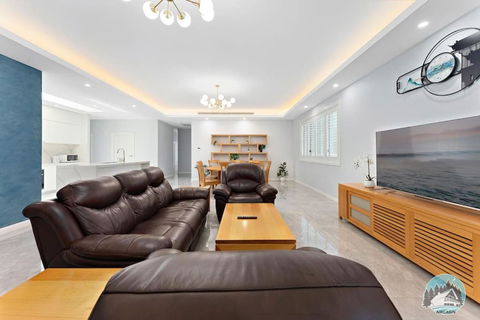 Aircabin - Fairfield - Modern - 6 Bedrooms House - Accommodation Whitsundays 0