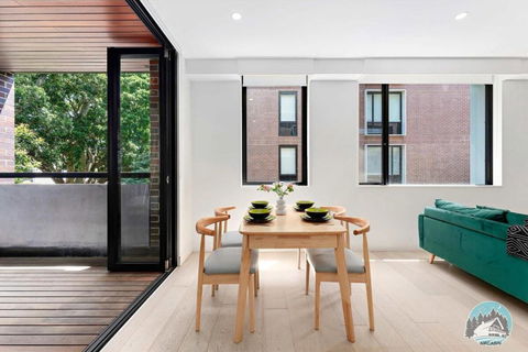 Aircabin - Five Dock - Stylish 2-Bed Apt Near Bay - Accommodation Whitsundays 0