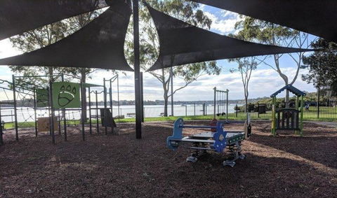 Aircabin - Five Dock - Stylish 2-Bed Apt Near Bay - Accommodation Whitsundays 1
