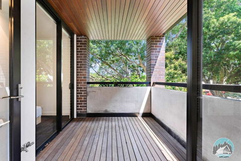 Aircabin - Five Dock - Stylish 2-Bed Apt Near Bay - Accommodation Whitsundays 3