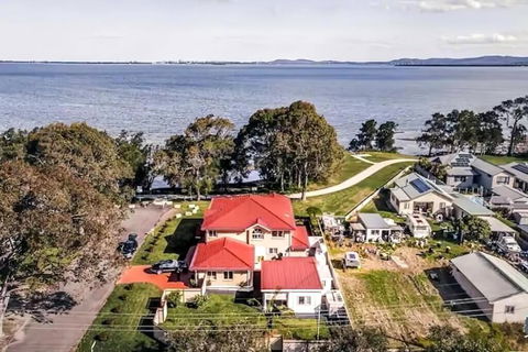 Aircabin - Tuggerawong - Lake Front - 9 Beds House - Accommodation Whitsundays 0
