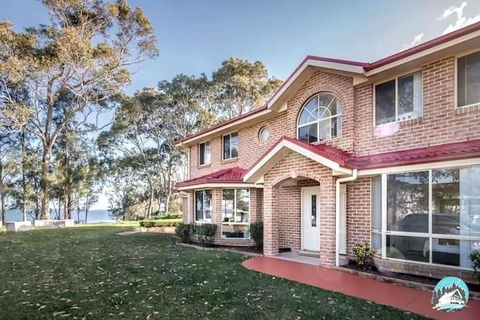 Aircabin - Tuggerawong - Lake Front - 9 Beds House - Accommodation Whitsundays 1