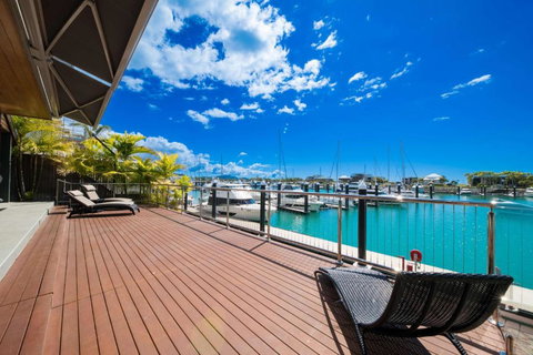 Airlie Beach Marina-Front Luxury At 10 The Cove - Accommodation Whitsundays 4
