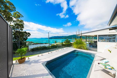Airlie Blue On Blue - Accommodation Whitsundays 3