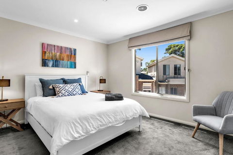 Airport West Stunner By Ready Set Stay - Accommodation Whitsundays 3