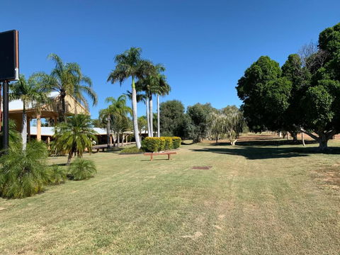 Albert Park Motor Inn-KING BEDS-POOL-SHADED PARKING - Accommodation Whitsundays 4