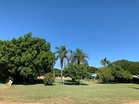 Albert Park Motor Inn-KING BEDS-POOL-SHADED PARKING - Accommodation Whitsundays 3